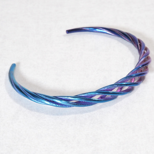 純チタン製バングル 巡る ブレスレット・バングル（メンズ） Arikata