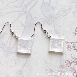 【訂製款】樹脂藝術方形耳環（雪白） 第7張的照片