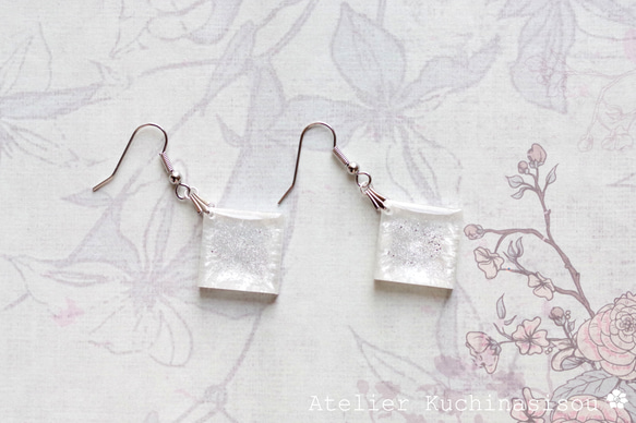 【訂製款】樹脂藝術方形耳環（雪白） 第7張的照片