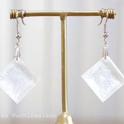 【訂製款】樹脂藝術方形耳環（雪白） 第6張的照片