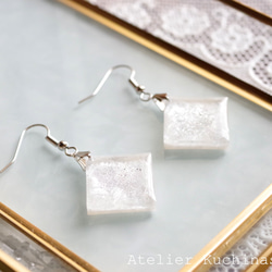 【訂製款】樹脂藝術方形耳環（雪白） 第8張的照片