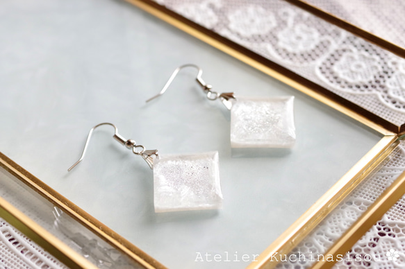 【訂製款】樹脂藝術方形耳環（雪白） 第8張的照片