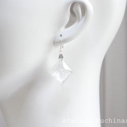 【訂製款】樹脂藝術方形耳環（雪白） 第5張的照片