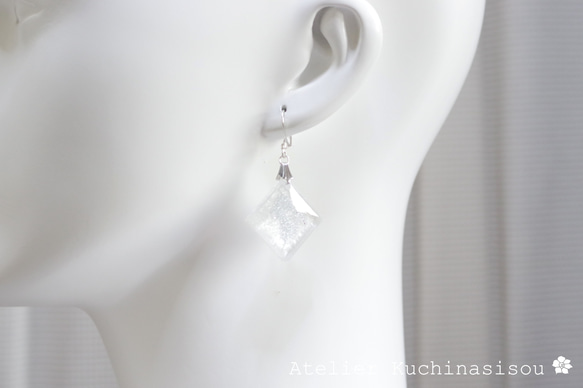 【訂製款】樹脂藝術方形耳環（雪白） 第5張的照片