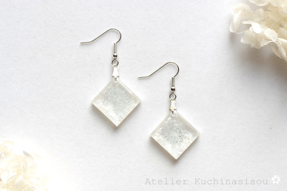 【訂製款】樹脂藝術方形耳環（雪白） 第2張的照片