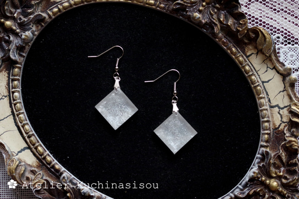 【訂製款】樹脂藝術方形耳環（雪白） 第10張的照片