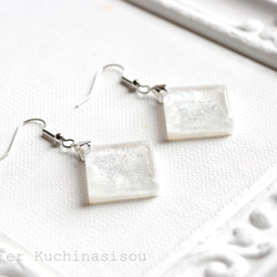 【訂製款】樹脂藝術方形耳環（雪白） 第9張的照片