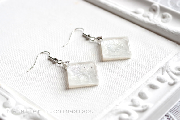 【訂製款】樹脂藝術方形耳環（雪白） 第9張的照片