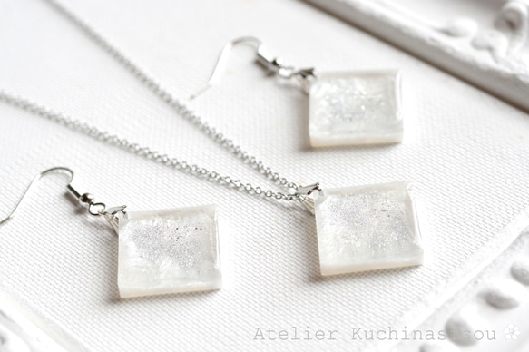 【訂製款】樹脂藝術方形耳環（雪白） 第13張的照片