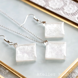 【訂製款】樹脂藝術方形耳環（雪白） 第12張的照片