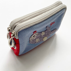 カードポーチ「きゃぁ。らっこ」手刺繍　イヤホンケース　お財布　ラッコ 5枚目の画像