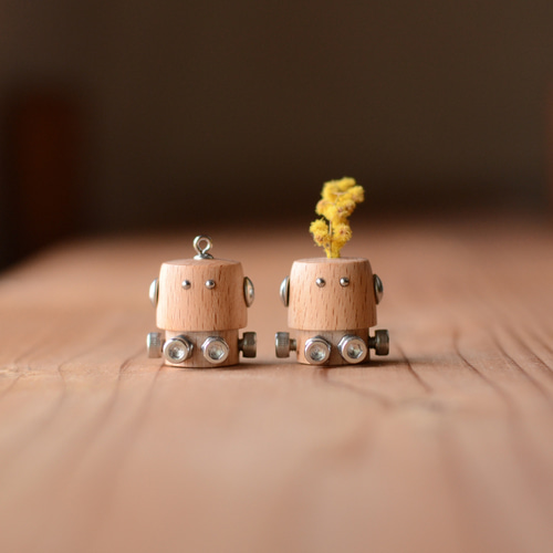名入れ可/かわいい木のロボットmini(座り姿勢)/キーホルダー/チャーム