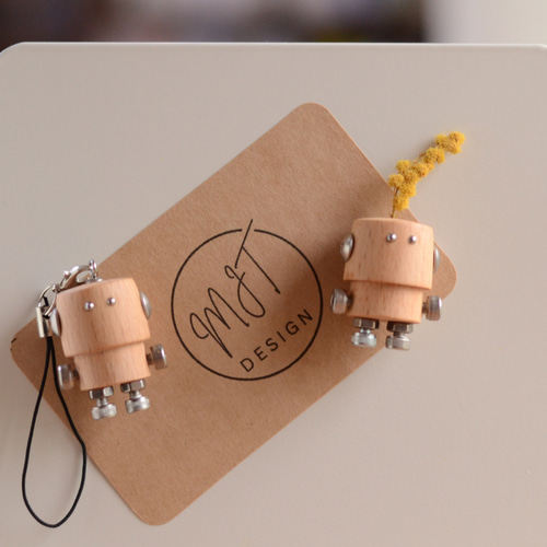 名入れ可/かわいい木のロボットmini(立ち姿勢)/キーホルダー/チャーム