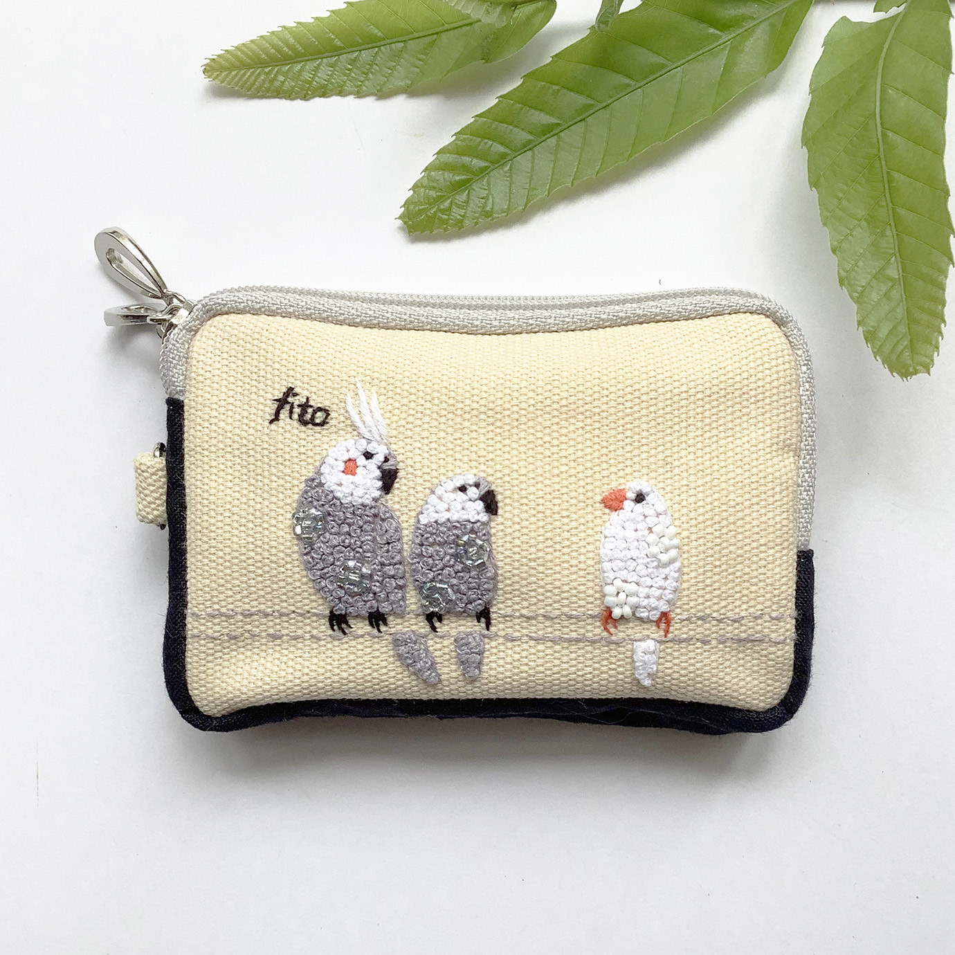 希少・美品✨コーチ　アクセサリーポーチ　刺繍　花　鳥　ロゴ金具　星　フラワー　鷹