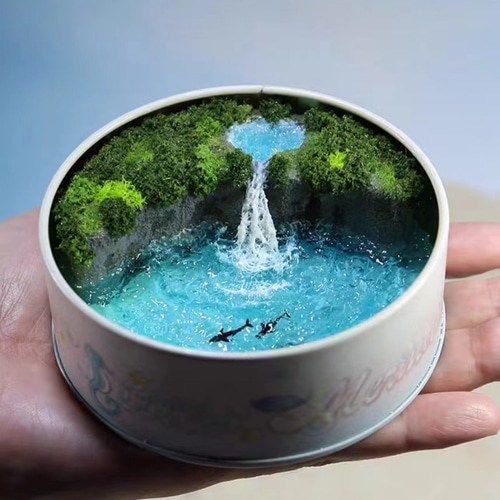 ミニチュア海アート 手のひらの海景色 滝とイルカのレジンオブジェ