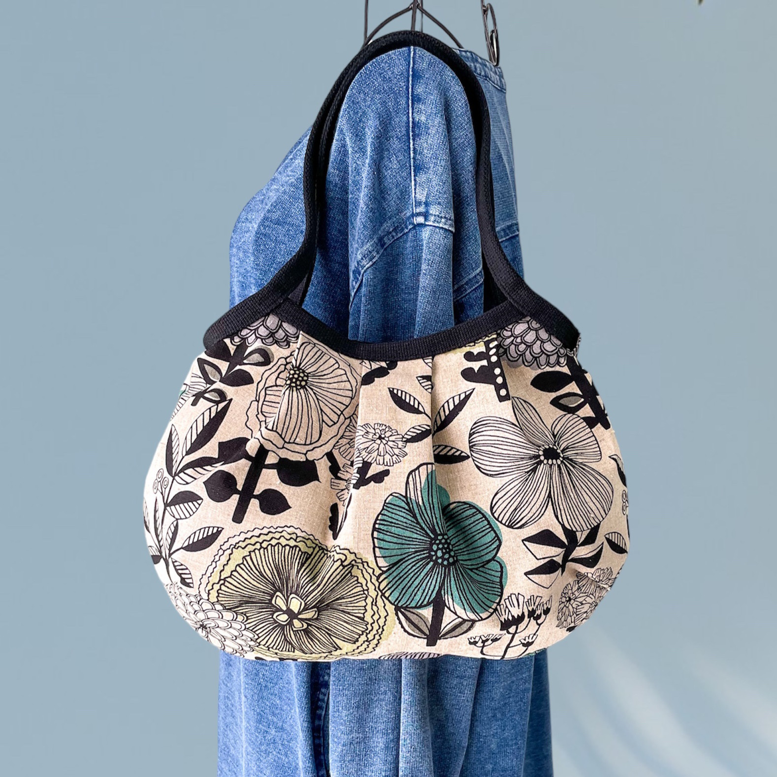 《再販》コロンと可愛いショルダーグラニーバッグ  北欧調 大人可愛い大きな花柄  エクリュカラー ◎選べる2サイズ