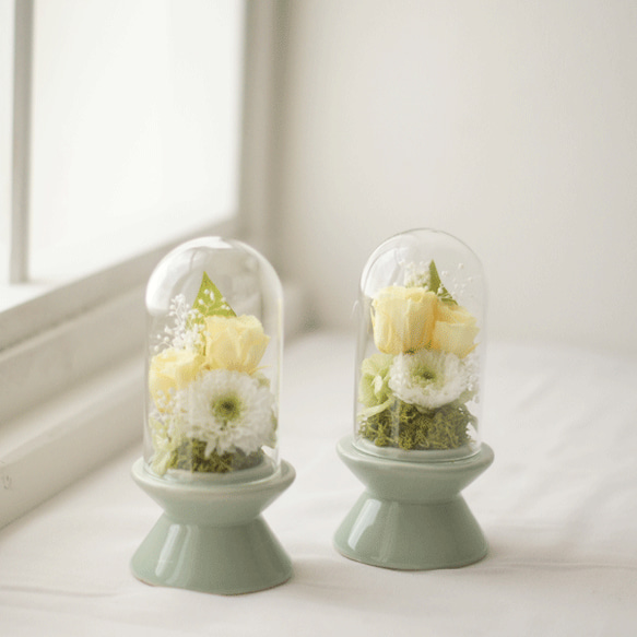 仏花】ミニサイズガラスドーム入り仏花 バラとポンポンマム（イエロー