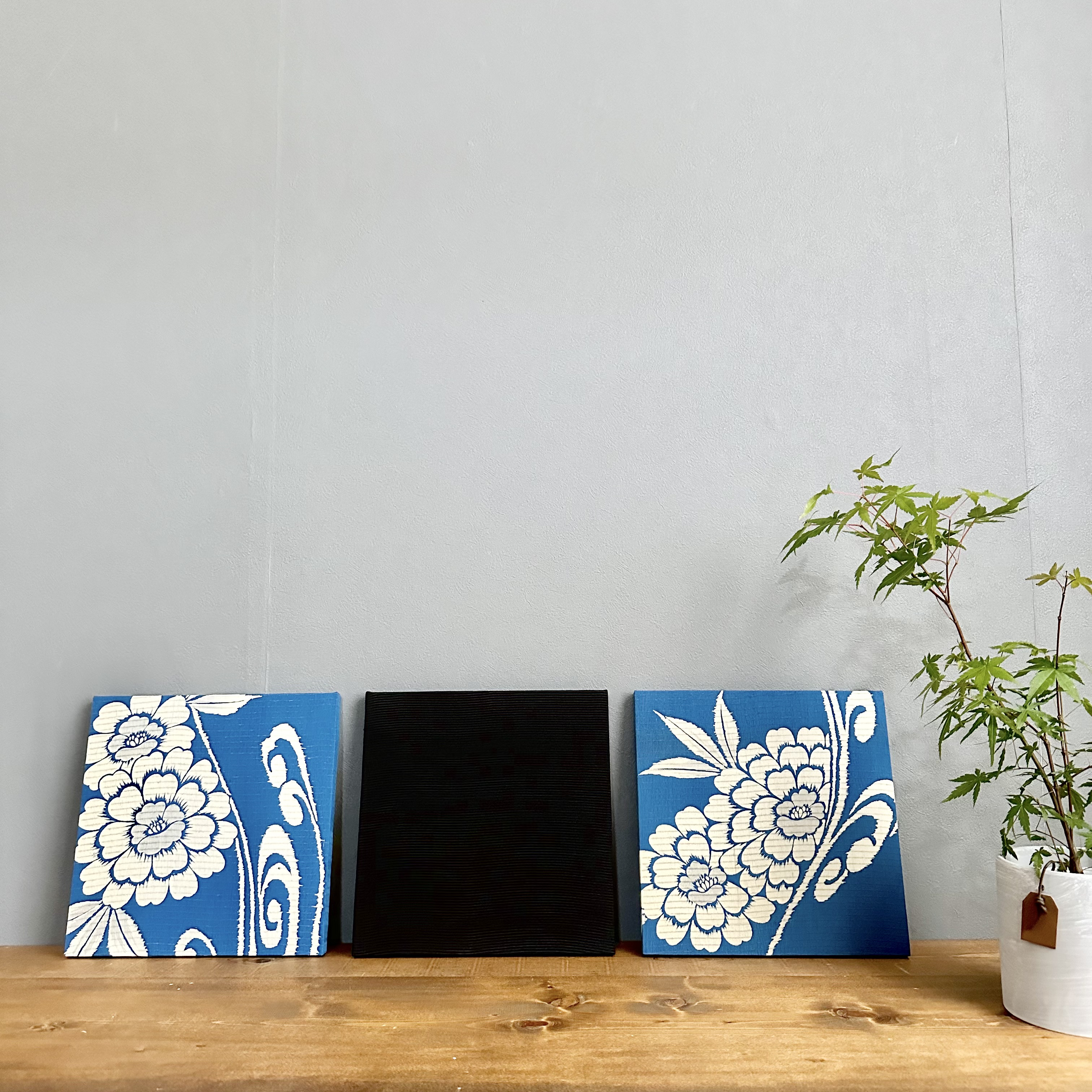 着物のファブリックパネル　涼やかな青花（3枚セット）　27×27cm 着物リメイク　インテリア　和室　ギフト　夏 涼感