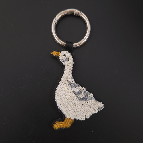 アヒルモチーフチャーム】～オートクチュール刺繍・ビーズ刺繍☆ギフト 