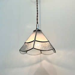 ステンドグラスのペンダントランプ 6角2段 ブラック、グレークラッケル