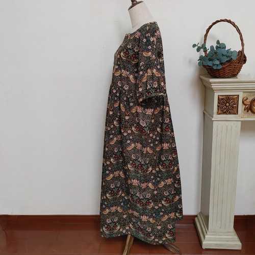 handmadeウィリアムモリス アイリス ギャザーワンピースfreeベージュ handmadeウィリアムモリス生地使用 フリルのギャザーワンピース