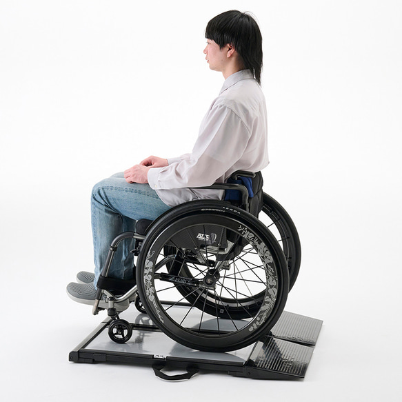 車椅子体重計 くるタイ MIKI FORCE また 車椅子体重計 くるタイ コンパクトで折りたたみ可能な車いす用体重計 mm kg