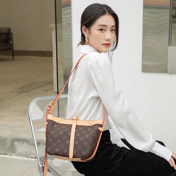 PRADA プラダ レザーショルダーバッグ バッグ 2VH019（PRADA