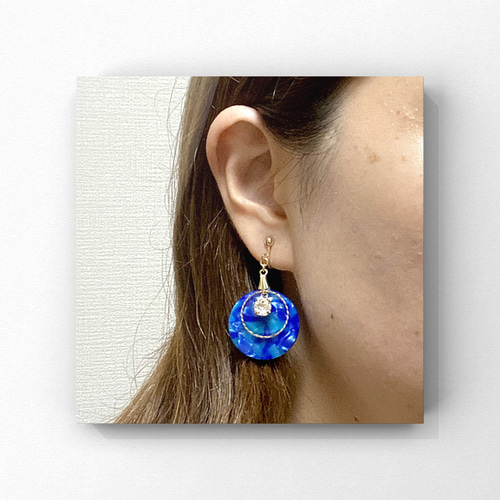 丸いマーブルとクリスタル ブルー ピアス イヤリング ピアス