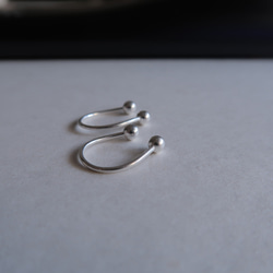 925純銀 幸運馬蹄 U形 圓珠 鎖珠 轉珠 耳環 單只 免費送禮包裝 第3張的照片