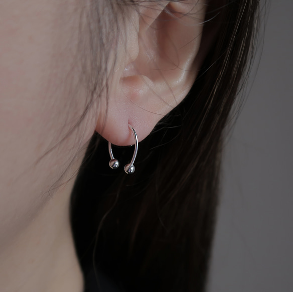 925純銀 幸運馬蹄 U形 圓珠 鎖珠 轉珠 耳環 單只 免費送禮包裝 第5張的照片