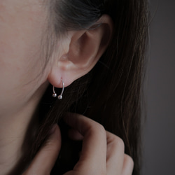 925純銀 幸運馬蹄 U形 圓珠 鎖珠 轉珠 耳環 單只 免費送禮包裝 第7張的照片