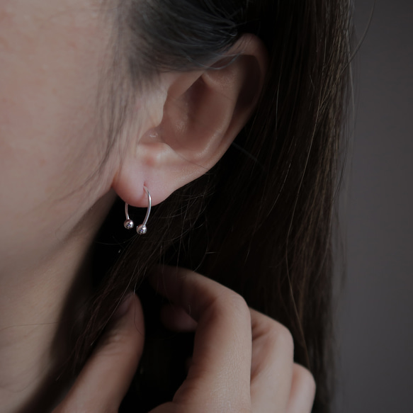 925純銀 幸運馬蹄 U形 圓珠 鎖珠 轉珠 耳環 單只 免費送禮包裝 第7張的照片