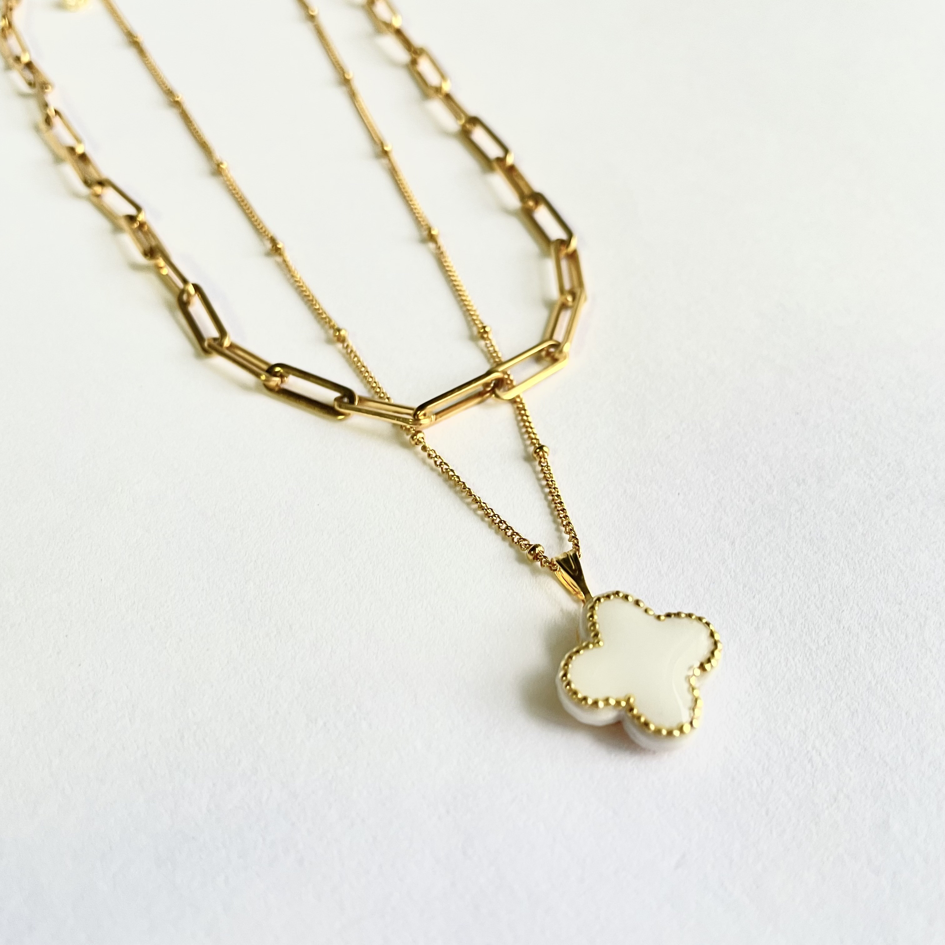 《重ね付けセット》美濃焼タイルのクローバーペンダント伝統とモダンをまとう陶器ジュエリー　ダブルチェーンネックレス