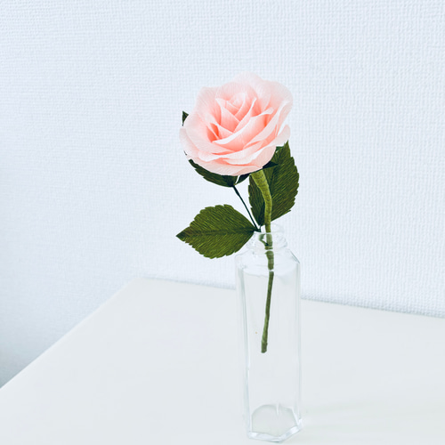 ペーパーフラワー】ピンクのバラの一輪挿し 造花 立体・オブジェ