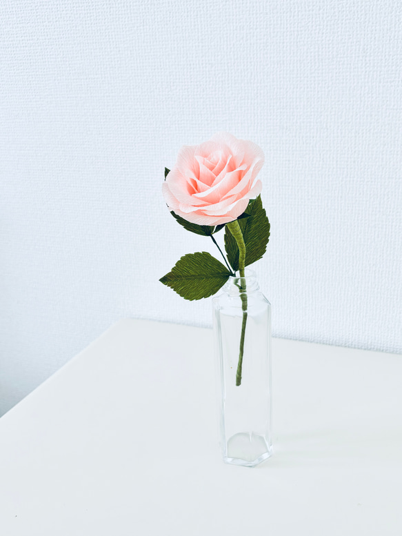 【ペーパーフラワー】ピンクのバラの一輪挿し　造花 3枚目の画像