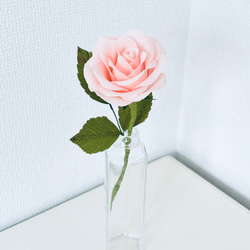 【ペーパーフラワー】ピンクのバラの一輪挿し　造花 2枚目の画像