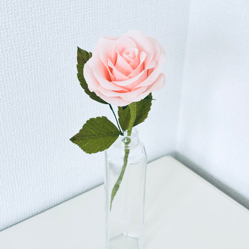 ペーパーフラワー】ピンクのバラの一輪挿し 造花 立体・オブジェ