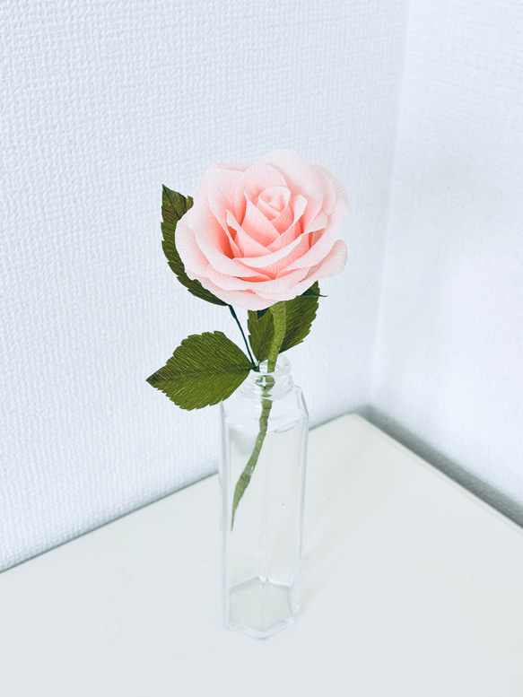 【ペーパーフラワー】ピンクのバラの一輪挿し　造花 2枚目の画像