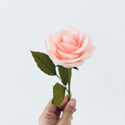 【ペーパーフラワー】ピンクのバラの一輪挿し　造花 1枚目の画像