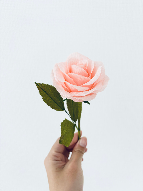 【ペーパーフラワー】ピンクのバラの一輪挿し　造花 1枚目の画像