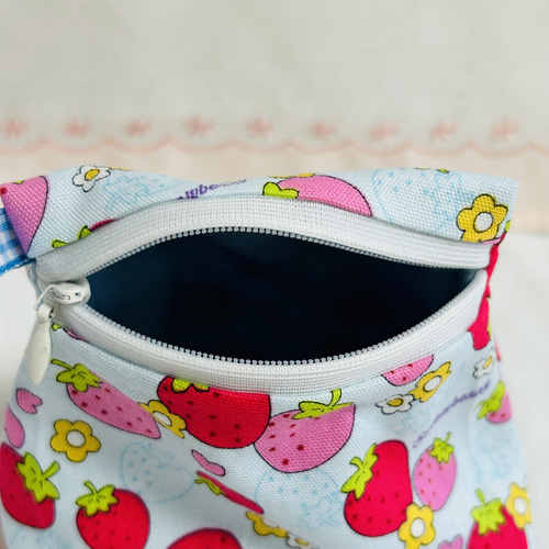 三角ポーチ いちご柄ポーチ 女の子ポーチ ハンドメイド 小物入れ
