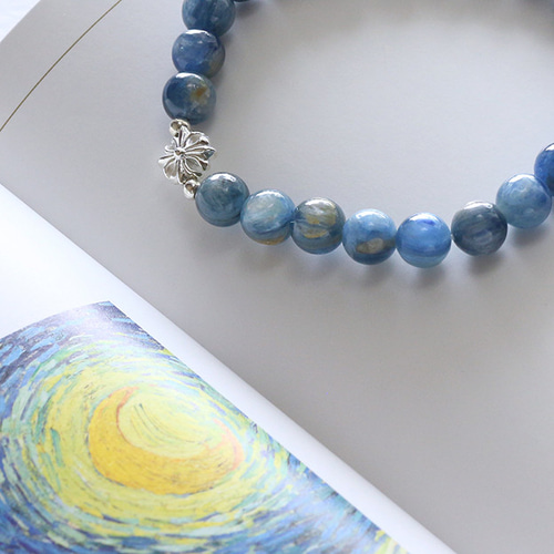 星月夜』天然石カイヤナイトのブレスレット ♪送料無料♪ 青 ブルー 海
