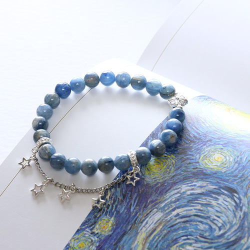 星月夜』天然石カイヤナイトのブレスレット ♪送料無料♪ 青 ブルー 海