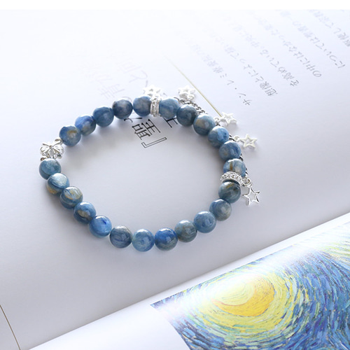 星月夜』天然石カイヤナイトのブレスレット ♪送料無料♪ 青 ブルー 海