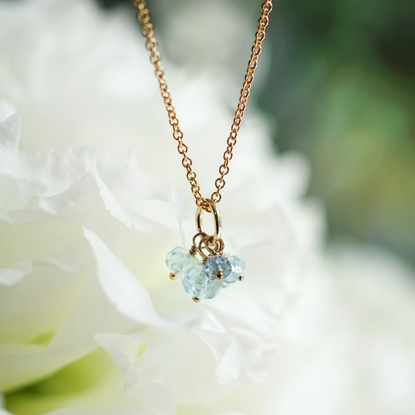 ブリオレットボタンカットアクアマリンのネックレス　～潮騒（しおさい）