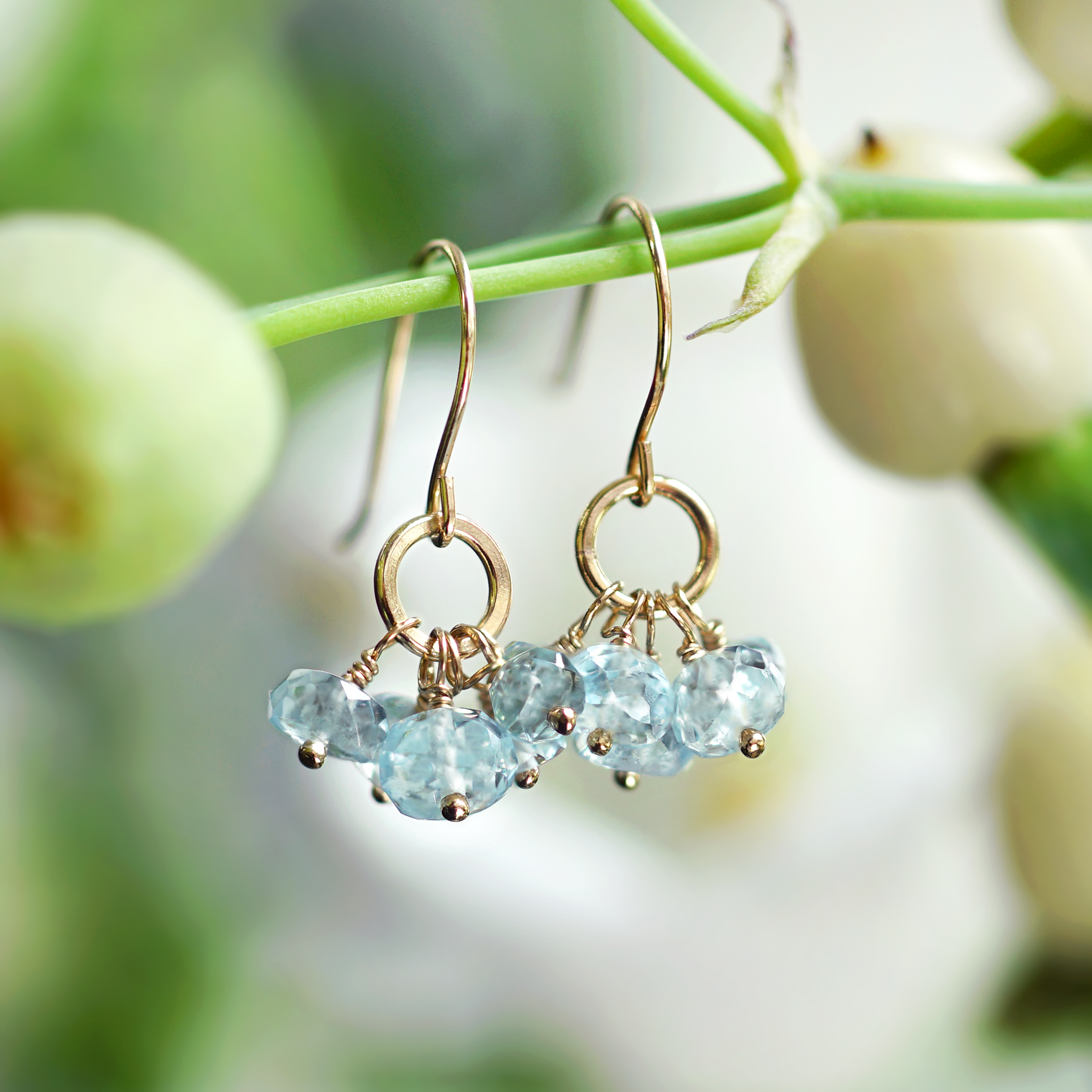 ブリオレットボタンカットアクアマリンのサージカルステンレスピアス　～潮騒（しおさい）