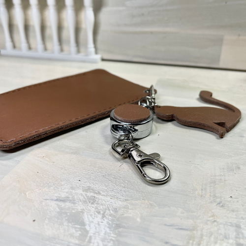 本革 パスケース 定期入れ リール付きパスケース 革 レザー ねこ 猫  