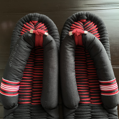 ふちどりデザイン】 26cm 布ぞうり スポーティー ブラック×レッド【No