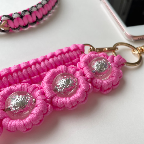 パラコードで作るお花のスマホショルダーストラップ(クリアビーズ