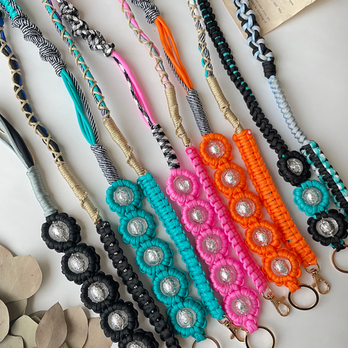 パラコードで作るお花のスマホショルダーストラップ(クリアビーズ